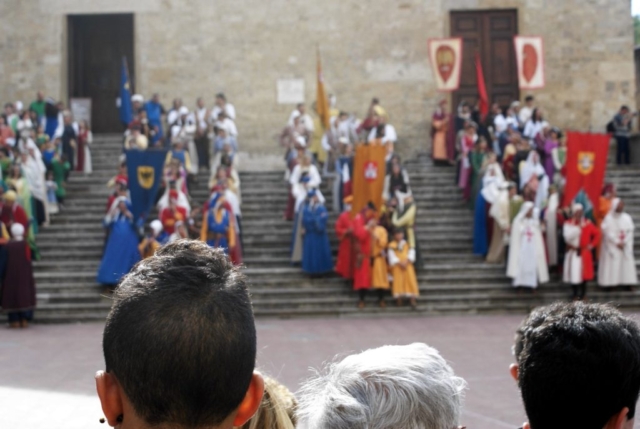 Piazza del Duomo: arrivo del corteo (1)