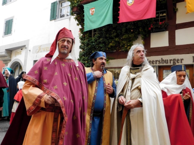 Centro storico: i Cavalieri di Santa Fina in attesa della seconda sfilata in costume (4)