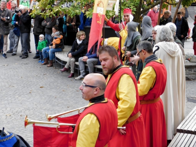 Dal centro storico al lungolago: esibizioni dei Cavalieri di Santa Fina (3)